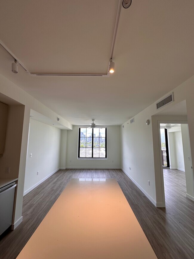 Foto del edificio - 73 NW 30th St