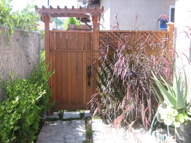 Foto del edificio - 1270 W 35th Pl