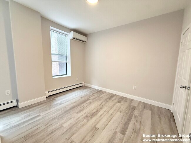 Building Photo - 15 Ruggles St