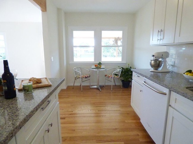 Foto del edificio - 1531 Stanford Street, Unit B
