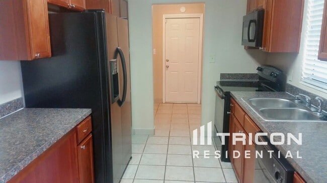 Foto del edificio - 1122 Ibsen Ave