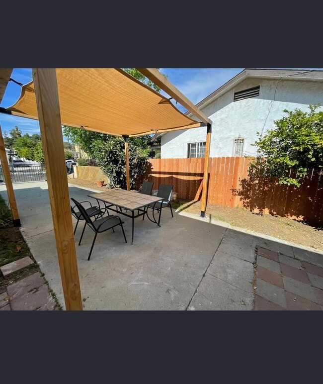Building Photo - 5206 Range View Ave