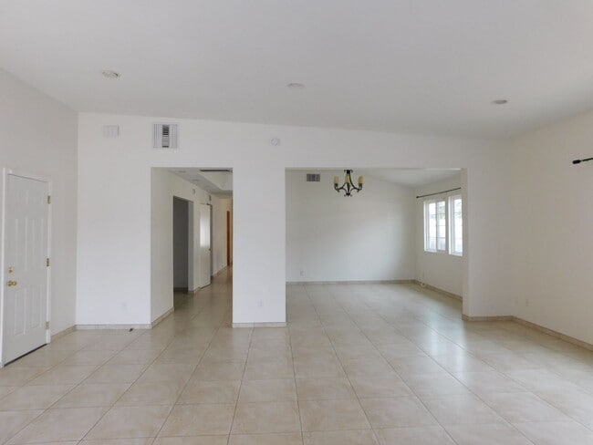Foto del edificio - Beautiful single story 3 bedroom, 2 bathro...