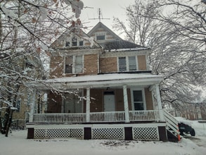 Building Photo - 1009 W Main St