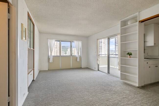 Foto del edificio - Ala Wai Cove, Studio, 1 bath Condo with one full-size assigned parking stall.