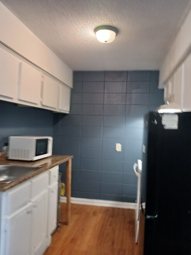 Building Photo - 2444 Ketchum cv apt #3