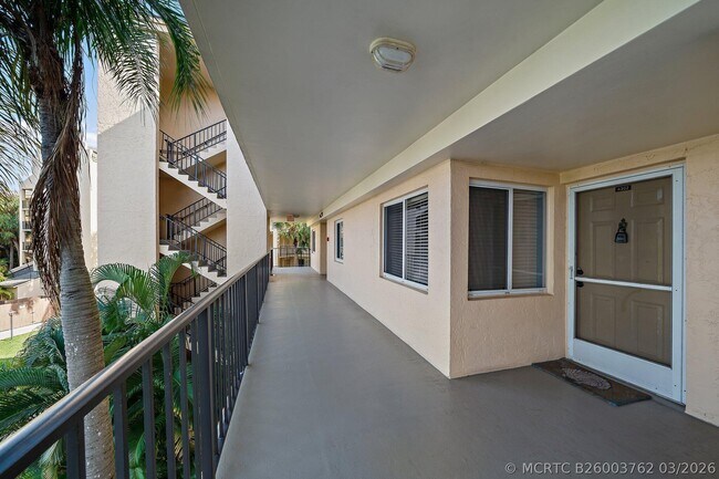 Building Photo - 275 Palm Ave