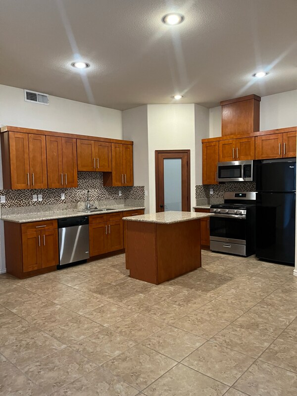 Foto del edificio - 500 Firstwood Pl