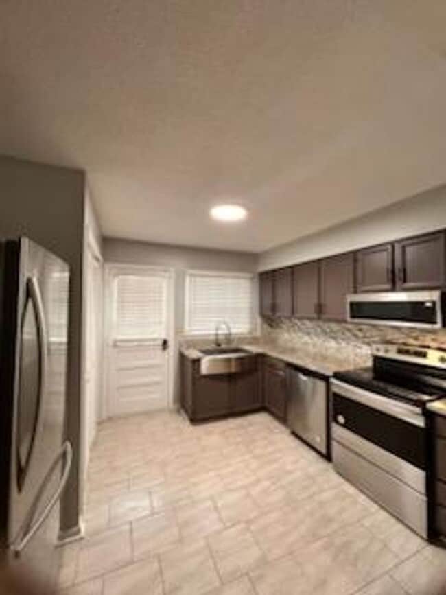 Building Photo - Stunning 3 bedroom/3 bathroom home with AMAZING lake view!