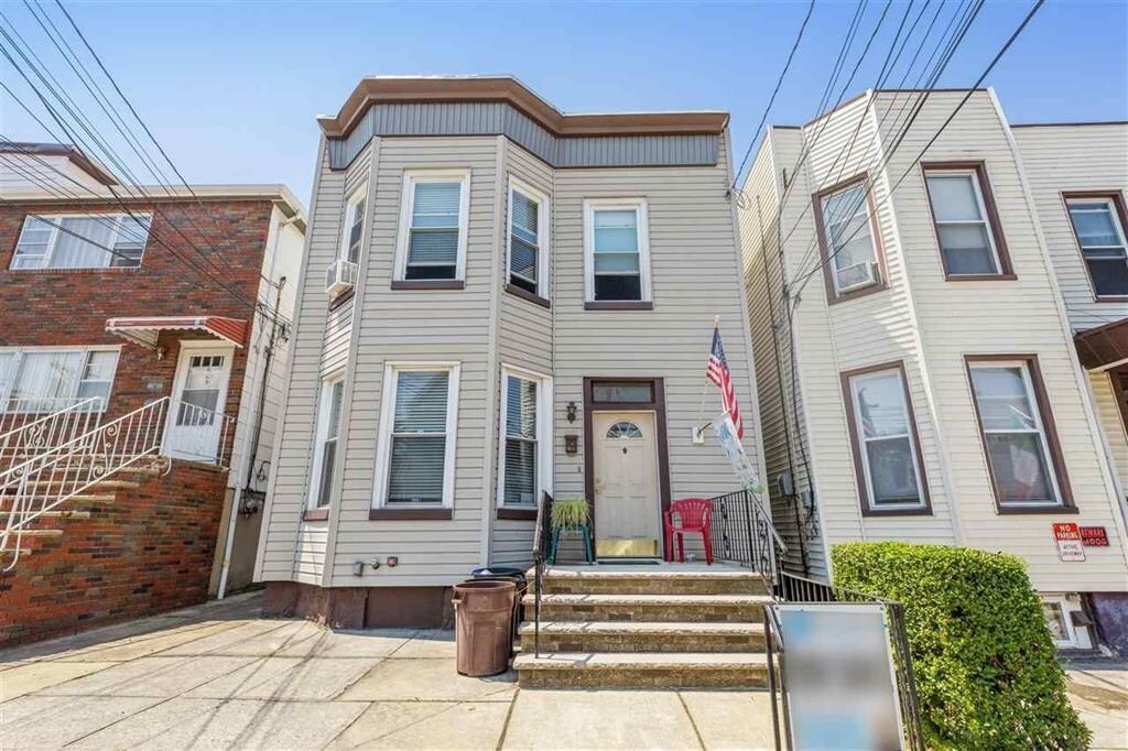 Primary Photo - 611 74th St