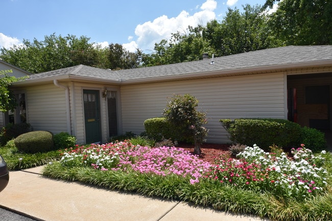 Foto del edificio - Glen Oaks Apartments