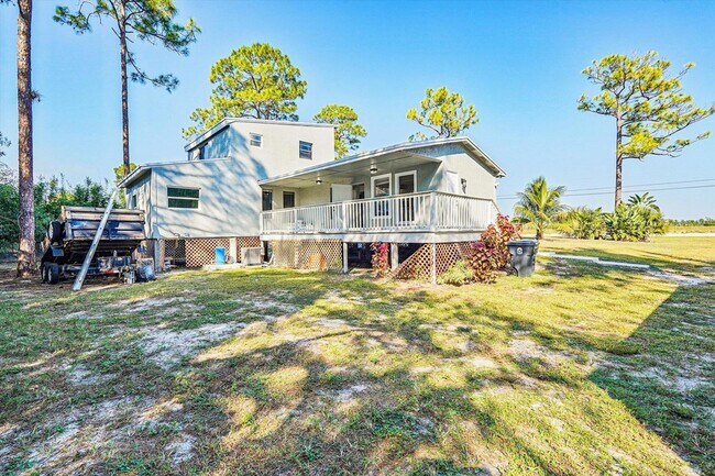 Foto del edificio - 17852 94th St N