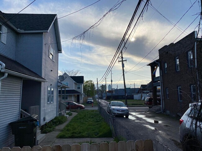 Foto del edificio - 27 Rodgers Ave