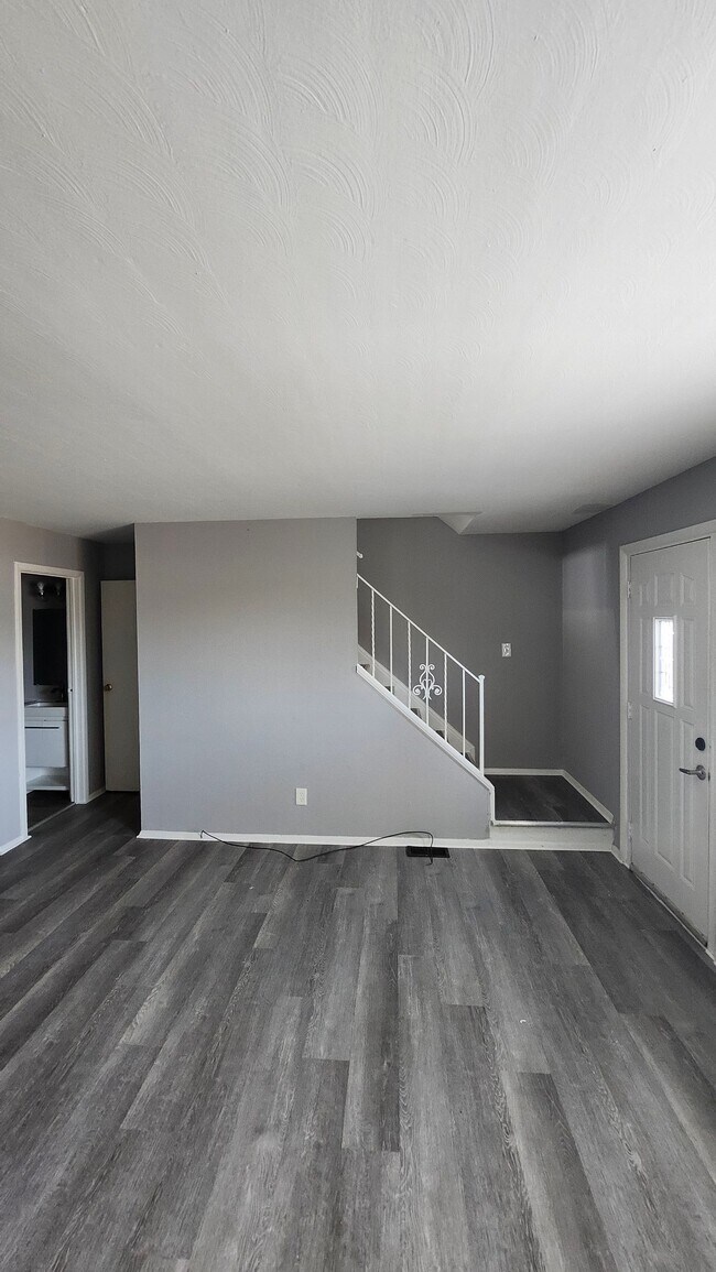 Foto del edificio - 1579 Meredith Dr