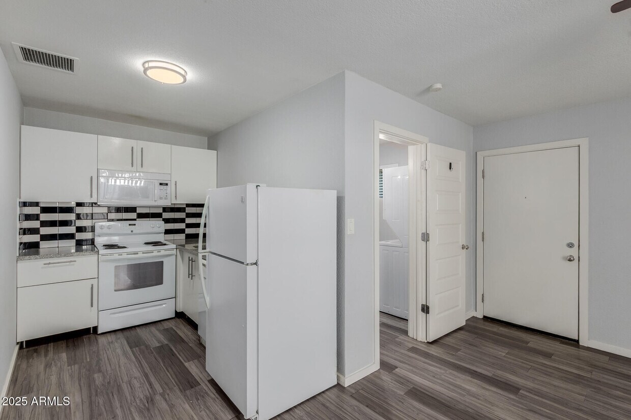 Foto principal - 1222 W 4th St