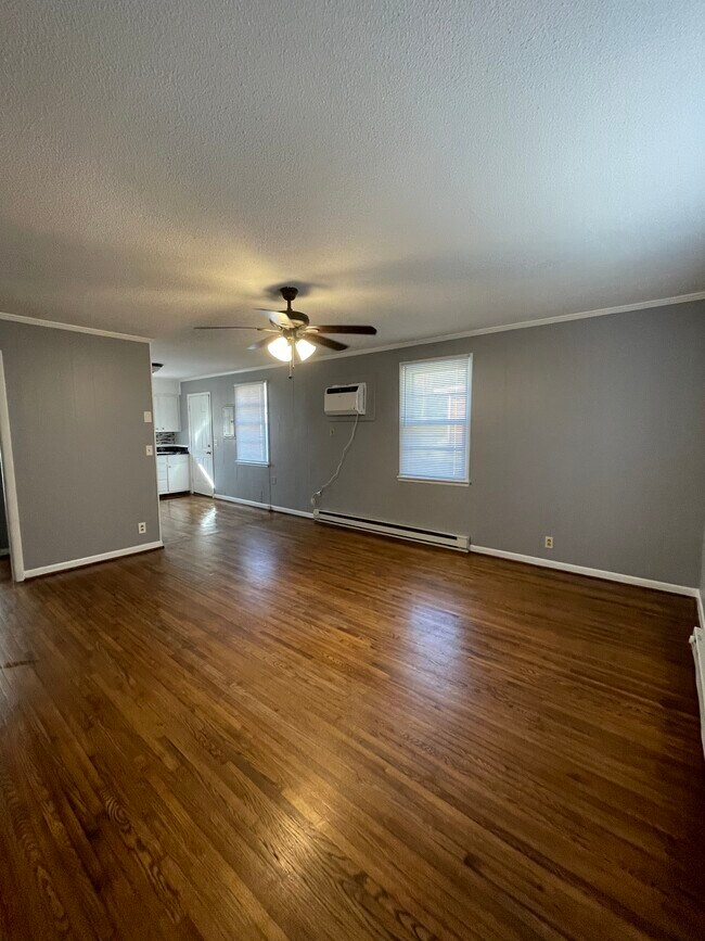 Sala de estar - 3826 Edwards Ave