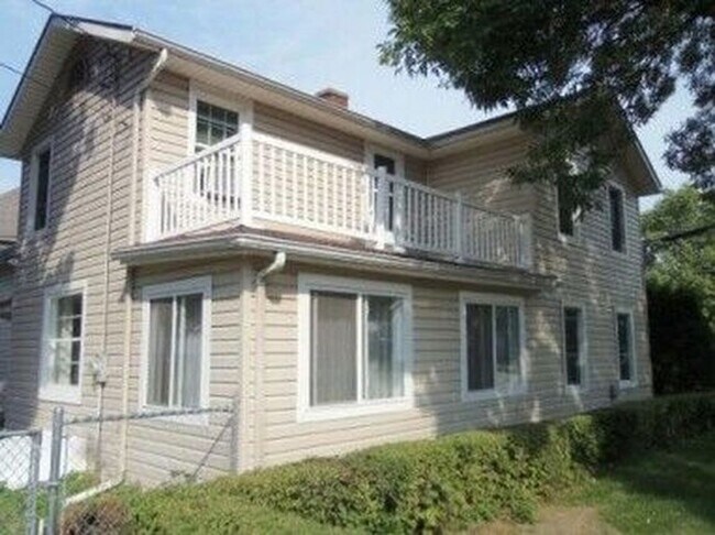 Foto del edificio - SPACIOUS 4 BEDROOM HOME READY TO WELCOME YOU