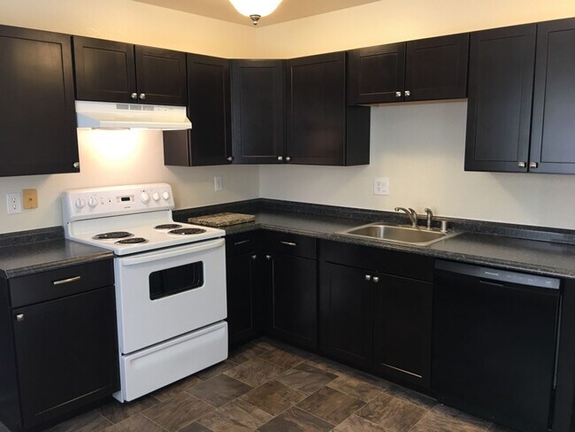 Foto del edificio - Reno Duplex - 1 Pet Friendly, Garage, Dishwasher, Washer/Dryer Hookups, Central A/C