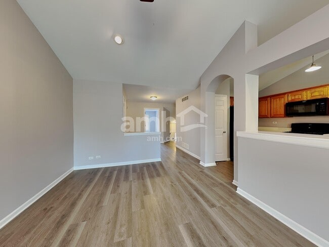 Building Photo - 2990 Waters Edge Cir