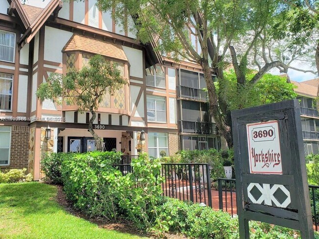 Foto del edificio - 3690 Inverrary Dr