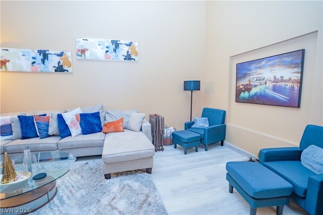 Foto del edificio - 2451 Domingo St