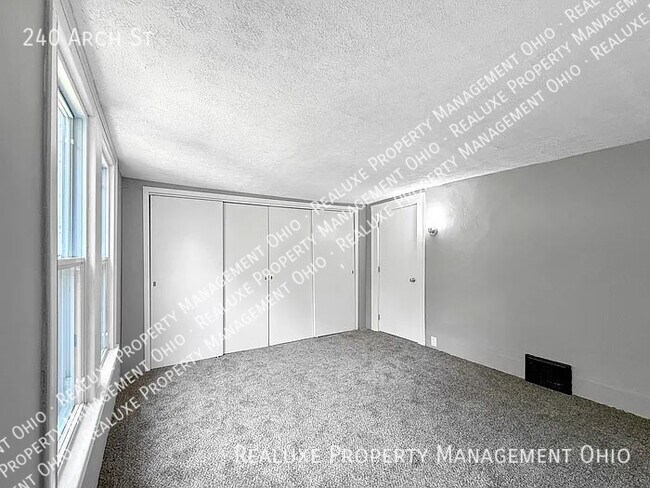Foto del edificio - 240 Arch St