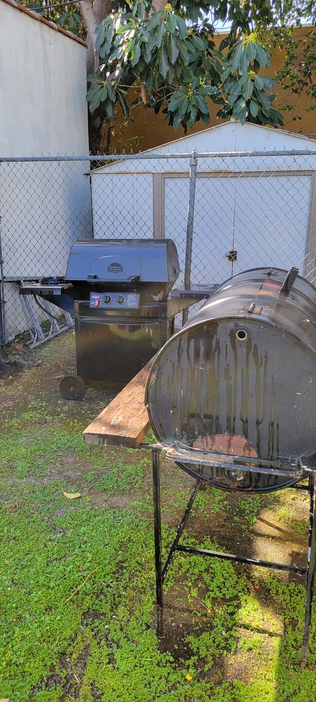 2-tray Charcoal BBQ in backyard - 6002 5th Ave