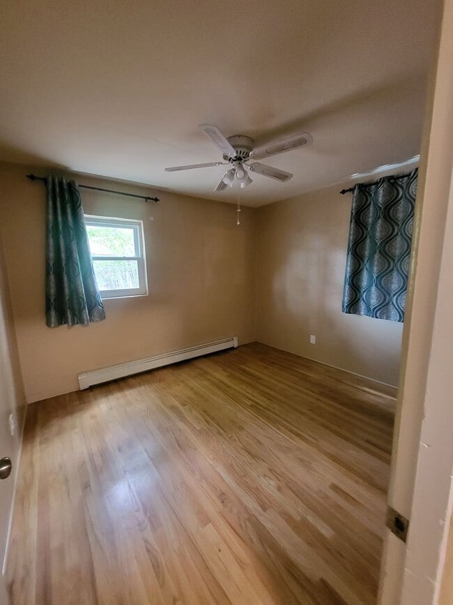 Building Photo - Adorable Nob Hill  3 bedroom 2  bath
