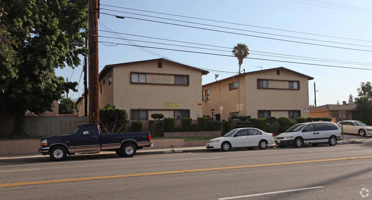 Foto del edificio - 11111-11117 Lower Azusa Rd