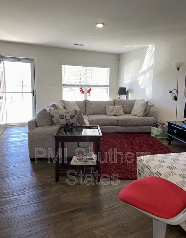 Foto del edificio - 276 Hillendale Way