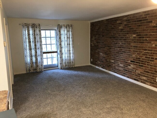 Building Photo - 1050 Eve Dr