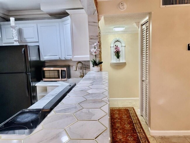 Building Photo - 616 NW 13th St