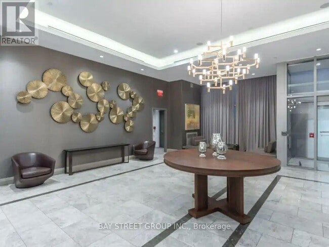 Photo du bâtiment - 155-2155 Yorkville Ave
