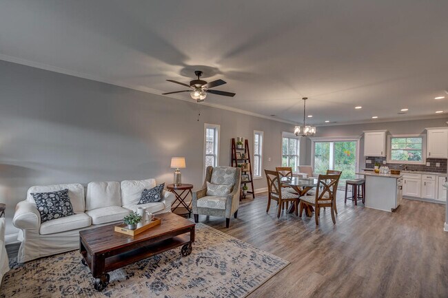 Foto del edificio - 124 White Pine Ct