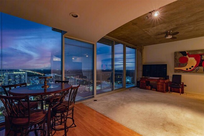 Foto del edificio - 155 S Court Ave