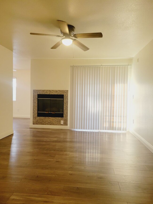 Foto del edificio - 6500 W Lake Mead Blvd