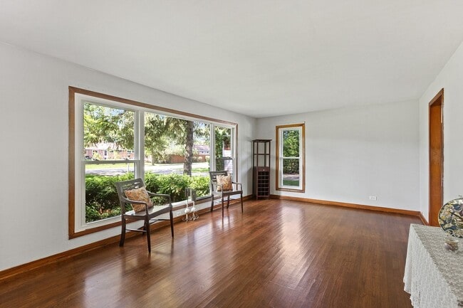 LIVING/DINING AREA - 215 S Smith St