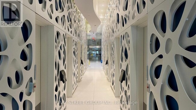 Photo du bâtiment - 1-1601 Bloor St E