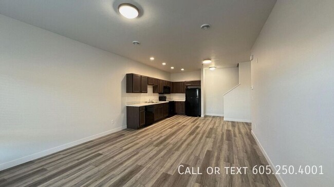 Foto del edificio - Modern Luxury: 3BR Townhome with Stylish F...