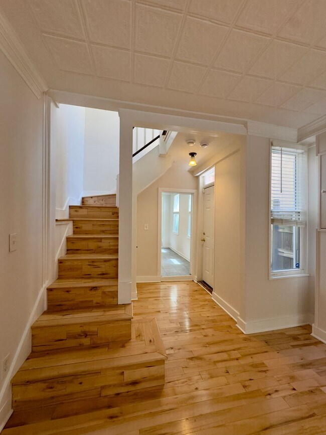 Building Photo - Charming 2 Bedroom/2 Bathroom Townhome in Canton, Baltimore, MD!