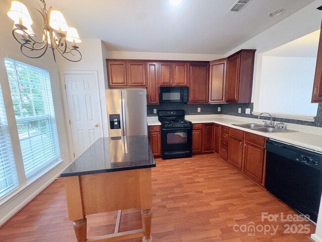 Building Photo - 15610 King Louis Ct