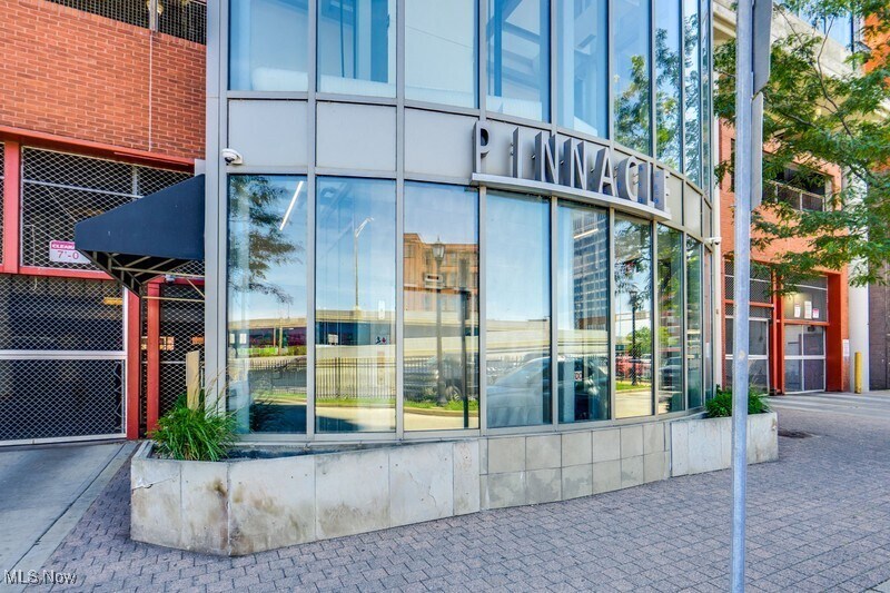 Foto principal - 701 W Lakeside Ave
