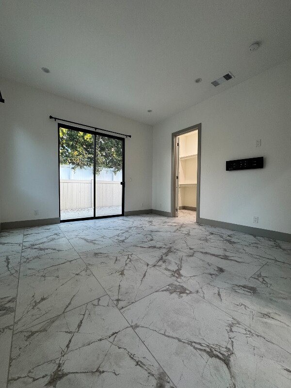 Foto del edificio - 15120 La Maida St