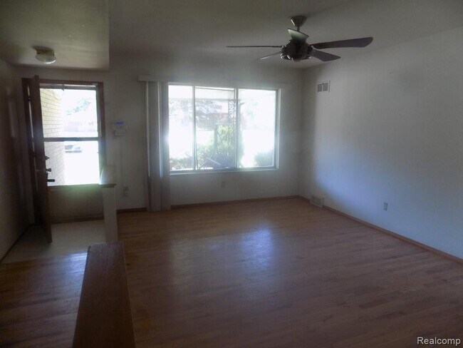 Building Photo - 3561 Leason Rd