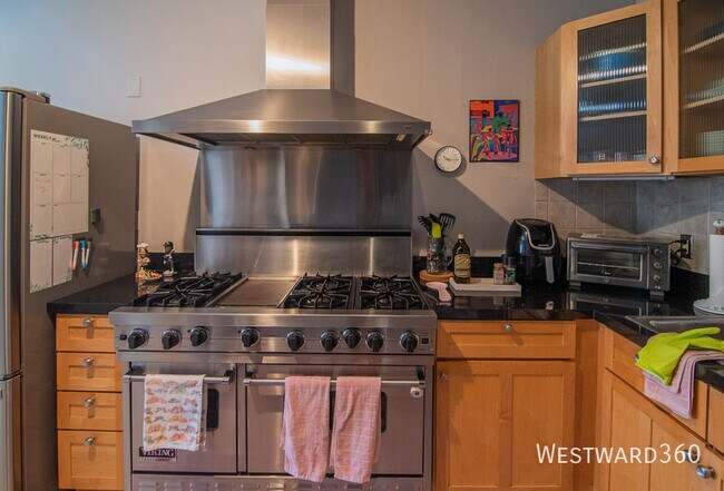 Foto del edificio - 3707 N Bosworth Ave