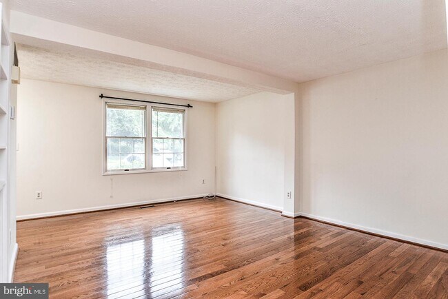 Foto del edificio - 1604 Barnstead Dr