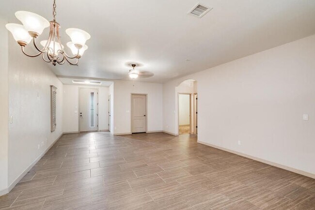 Foto del edificio - East El Paso 3bed/2bath Refrig A/C in Gated Community with Pool Access!