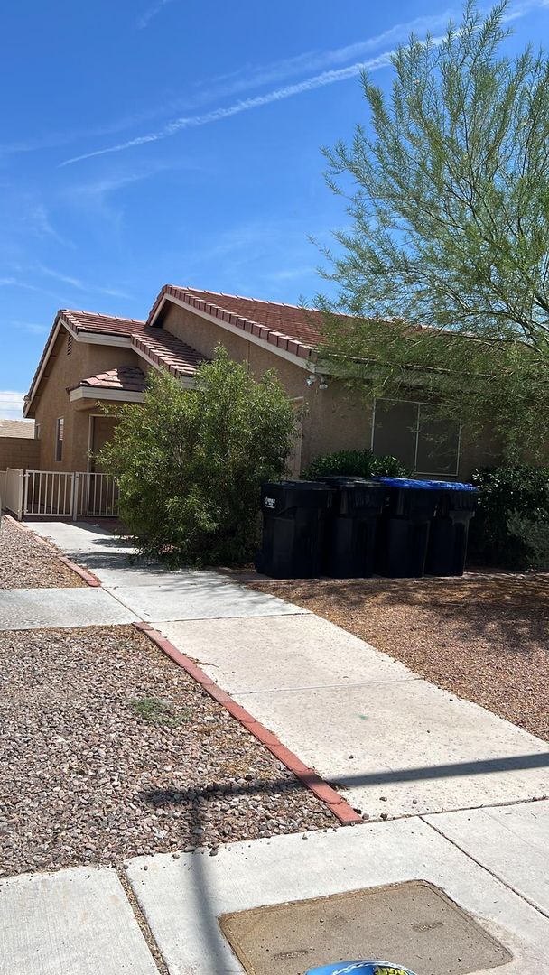 Foto del edificio - Adorable Single Story 3/2/2 car Ready Now