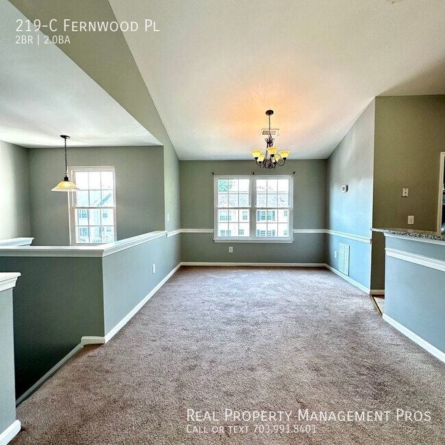 Foto del edificio - Elegant Condo with Cathedral Ceilings in P...