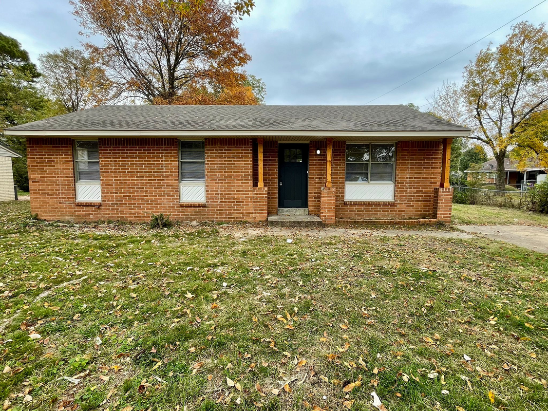 Foto principal - 3 Bed / 1 Bath Available Now in Jonesboro